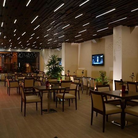Zenti Plaza Hotel Drobeta Turnu Severin Esterno foto