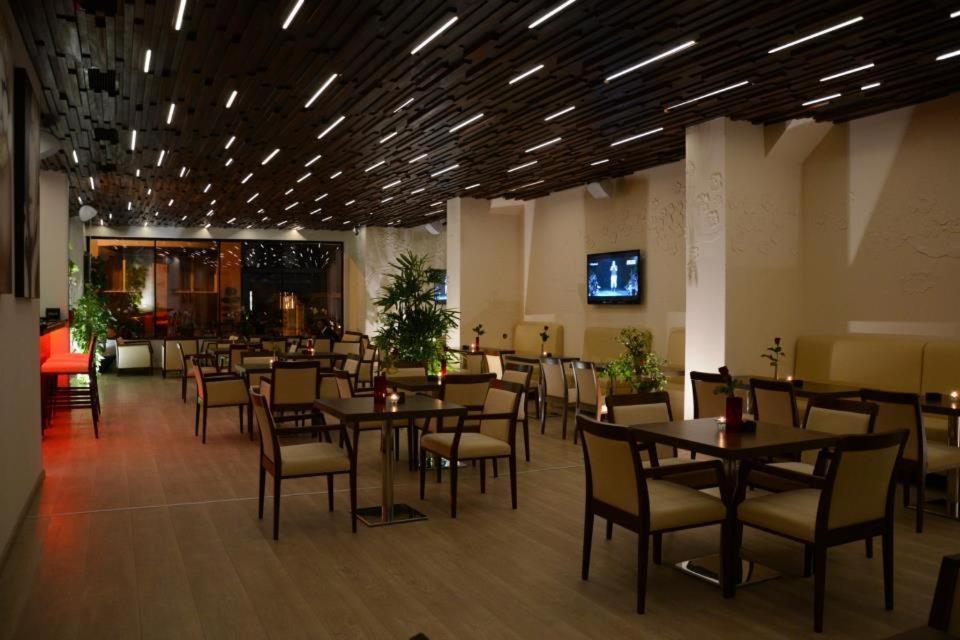 Zenti Plaza Hotel Drobeta Turnu Severin Esterno foto