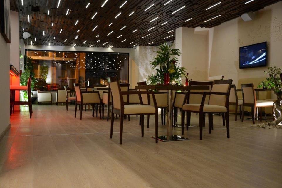 Zenti Plaza Hotel Drobeta Turnu Severin Esterno foto