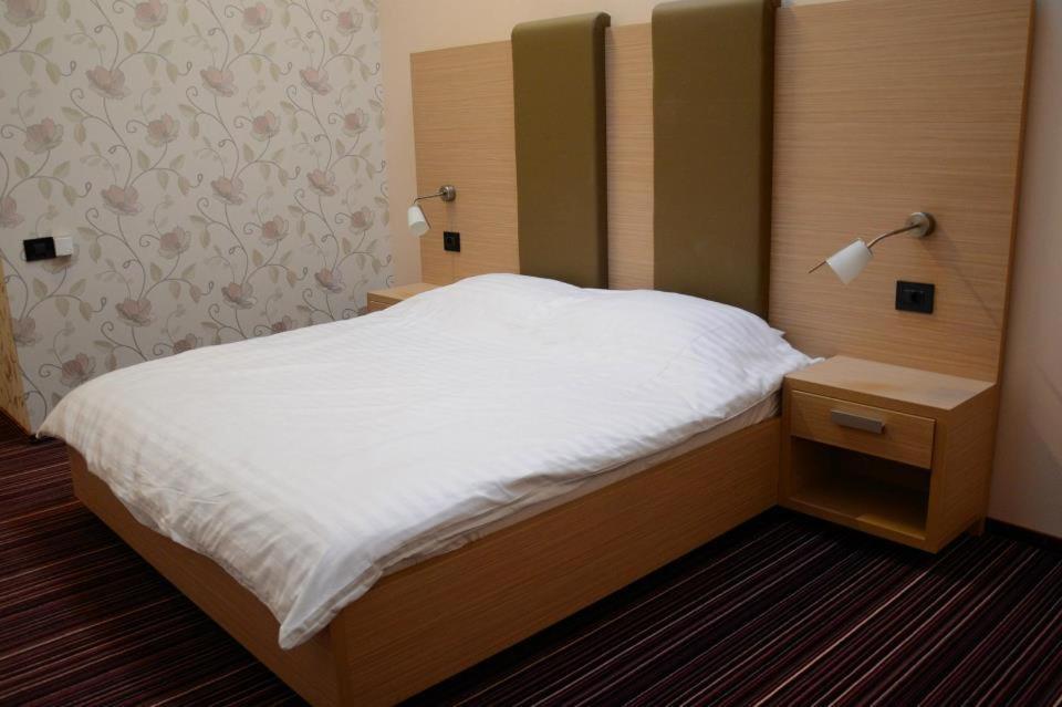 Zenti Plaza Hotel Drobeta Turnu Severin Esterno foto